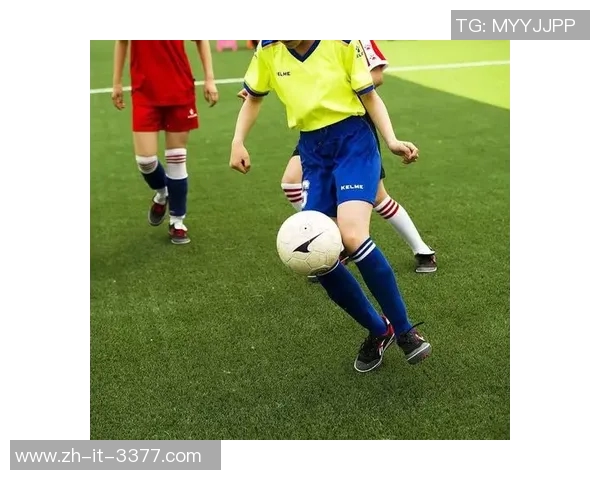 足球场上的女神力量:盘点那些活跃的足球球星女博主与她们的精彩瞬间 足球场上的女神力量:盘点那些活跃的足球球星女博主与她们的精彩瞬间